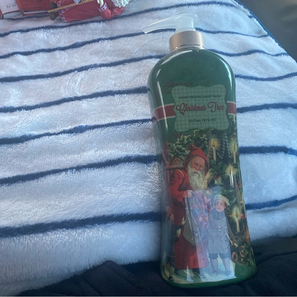 NWT! SJ Creation Christmas Tree Scented Hand Wash 33fl ozLarge Santa Scene Bottl